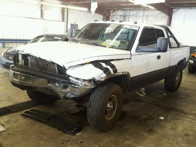 3B7HF13Z1YM211332 - 2000 DODGE RAM 1500 WHITE photo 2