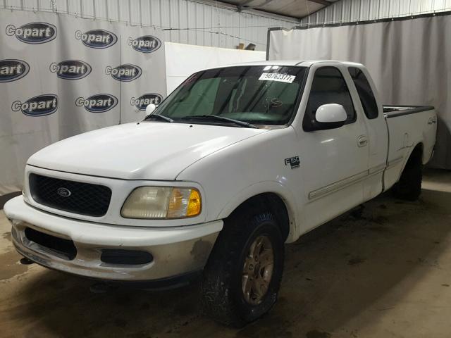 1FTZX18W5WNB79715 - 1998 FORD F150 WHITE photo 2