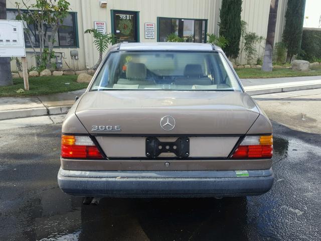 WDBEA30D2JA736830 - 1988 MERCEDES-BENZ 300 E BROWN photo 9