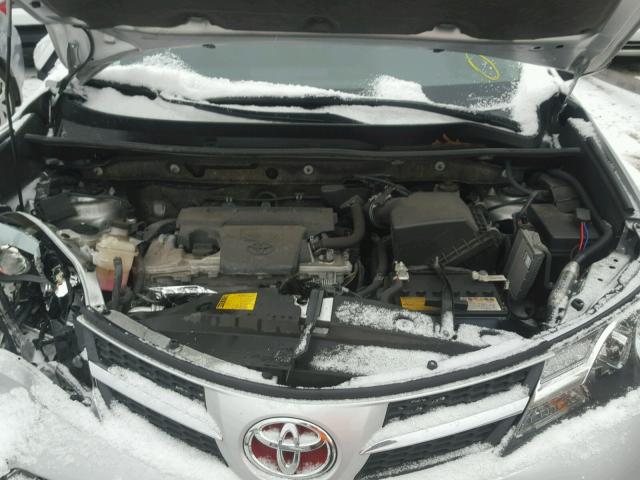 JTMRFREV3FD137627 - 2015 TOYOTA RAV4 XLE SILVER photo 7