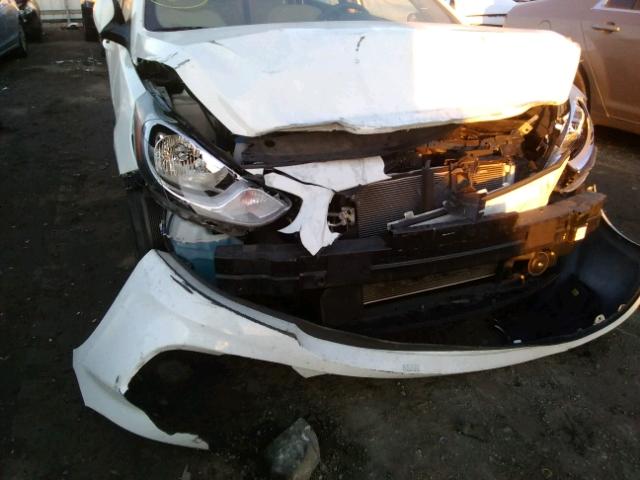 KMHCT4AE0EU736759 - 2014 HYUNDAI ACCENT GLS WHITE photo 9