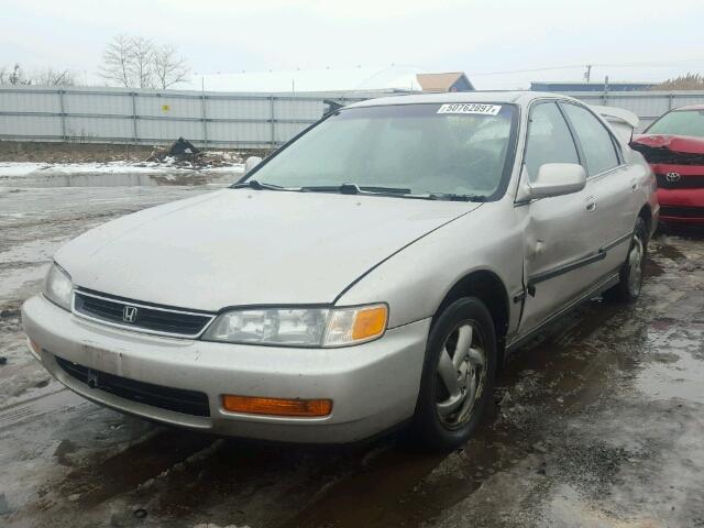 1HGCD5636VA112689 - 1997 HONDA ACCORD LX BEIGE photo 2