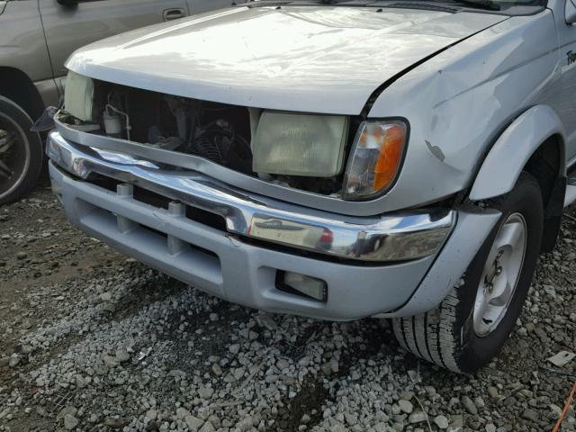 1N6ED27T8YC436561 - 2000 NISSAN FRONTIER C SILVER photo 9