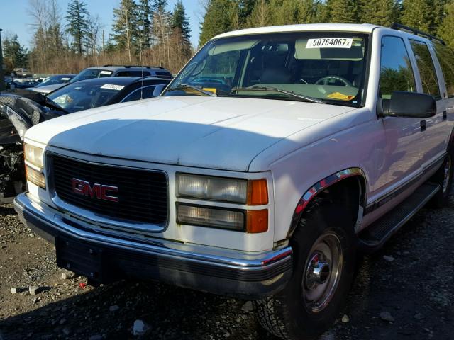 3GKGC26R3TG519216 - 1996 GMC SUBURBAN C WHITE photo 2