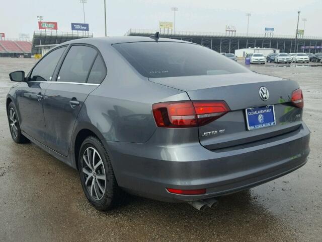 3VWDB7AJ4HM386567 - 2017 VOLKSWAGEN JETTA SE GRAY photo 3