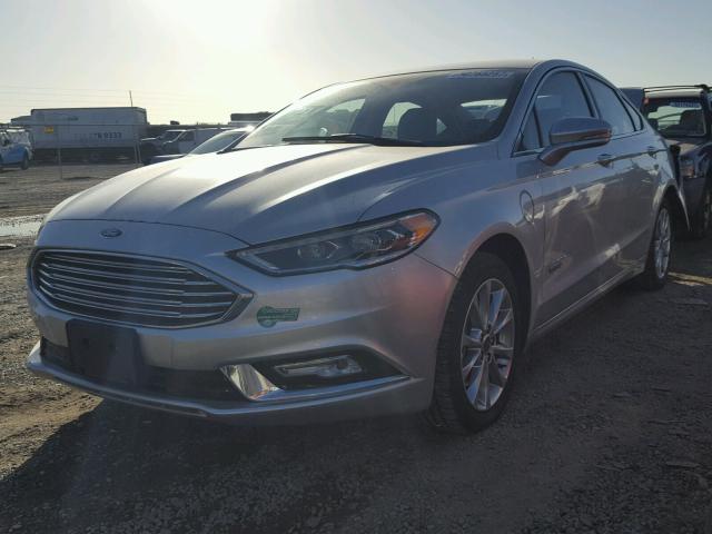 3FA6P0PU3HR264538 - 2017 FORD FUSION SE SILVER photo 2