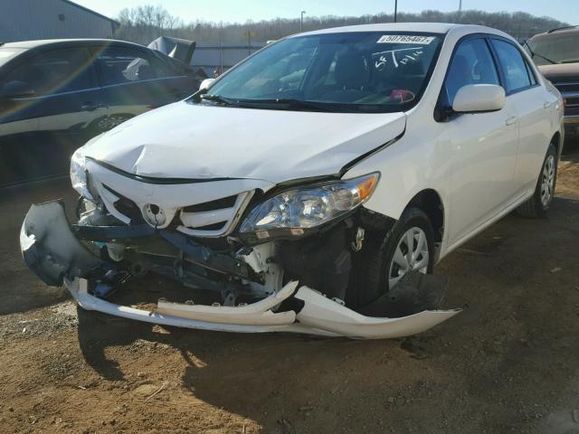 2T1BU4EE9BC730863 - 2011 TOYOTA COROLLA BA WHITE photo 2