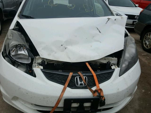 JHMGE88299C006765 - 2009 HONDA FIT WHITE photo 9