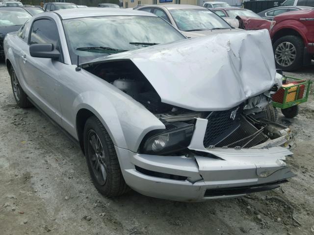 1ZVFT80N455136442 - 2005 FORD MUSTANG GRAY photo 1