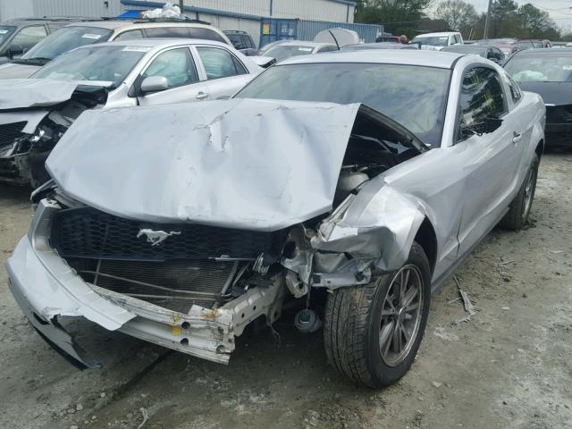 1ZVFT80N455136442 - 2005 FORD MUSTANG GRAY photo 2