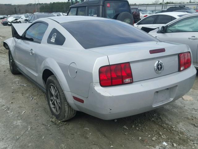 1ZVFT80N455136442 - 2005 FORD MUSTANG GRAY photo 3