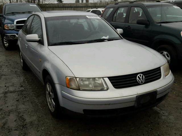 WVWMA23B5YP110536 - 2000 VOLKSWAGEN PASSAT GLS SILVER photo 1