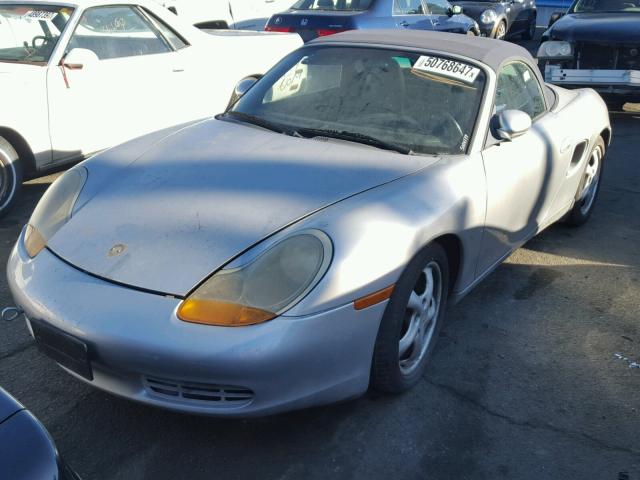 WP0CA2983XU626451 - 1999 PORSCHE BOXSTER SILVER photo 2