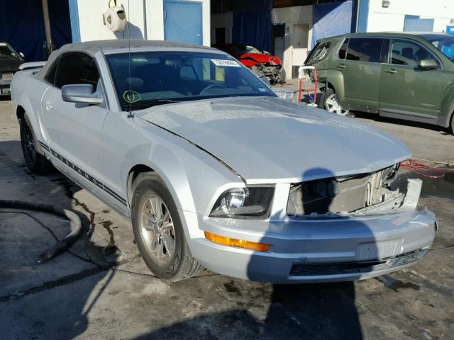 1ZVFT84N255203405 - 2005 FORD MUSTANG SILVER photo 1