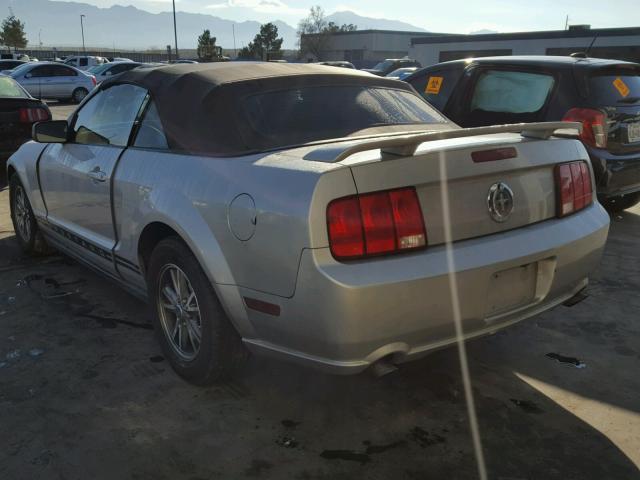 1ZVFT84N255203405 - 2005 FORD MUSTANG SILVER photo 3