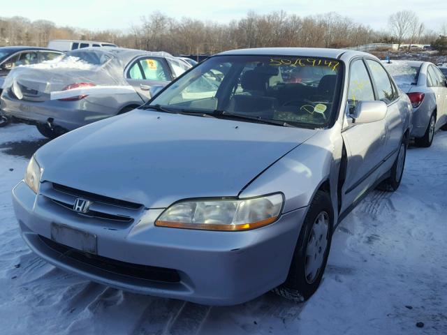 1HGCG6657XA121533 - 1999 HONDA ACCORD LX SILVER photo 2