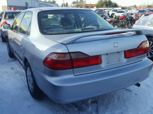 1HGCG6657XA121533 - 1999 HONDA ACCORD LX SILVER photo 3