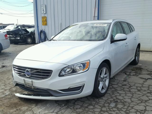 YV1612SB3F1191380 - 2015 VOLVO V60 PREMIE WHITE photo 2