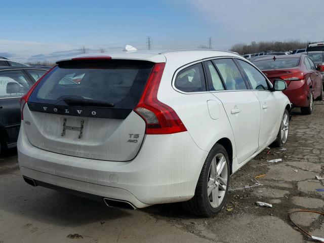 YV1612SB3F1191380 - 2015 VOLVO V60 PREMIE WHITE photo 4