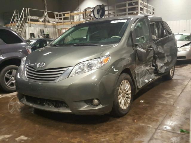 5TDYK3DC0CS239875 - 2012 TOYOTA SIENNA XLE GREEN photo 2