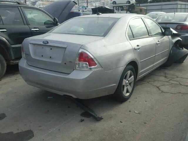 3FAHP07Z97R230381 - 2007 FORD FUSION SE GRAY photo 4