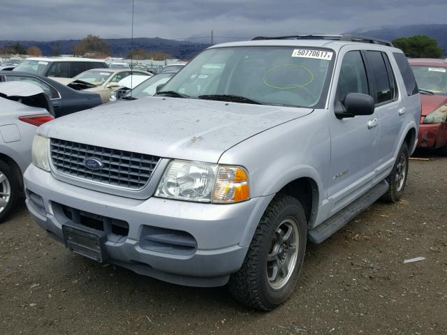 1FMDU73E42UA15615 - 2002 FORD EXPLORER X SILVER photo 2