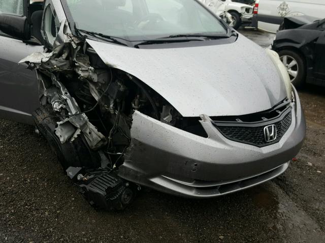 JHMGE872X9S037725 - 2009 HONDA FIT GRAY photo 9