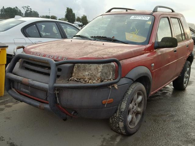 SALNY22252A391242 - 2002 LAND ROVER FREELANDER RED photo 2