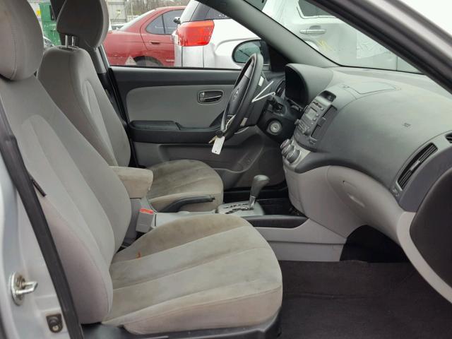 KMHDU4AD8AU047555 - 2010 HYUNDAI ELANTRA BL SILVER photo 5