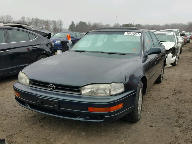 4T1SK12E8NU062310 - 1992 TOYOTA CAMRY LE GREEN photo 2