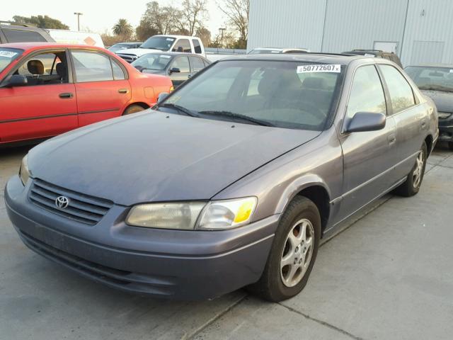 JT2BG28K5X0320391 - 1999 TOYOTA CAMRY LE GRAY photo 2