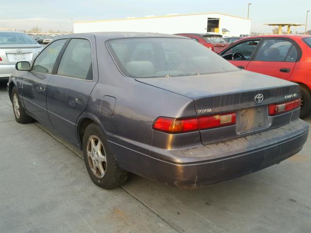 JT2BG28K5X0320391 - 1999 TOYOTA CAMRY LE GRAY photo 3