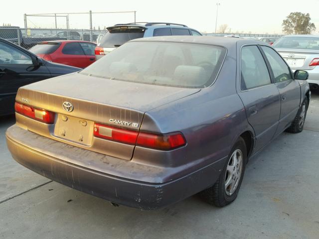 JT2BG28K5X0320391 - 1999 TOYOTA CAMRY LE GRAY photo 4