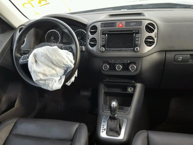 WVGAV7AX2BW536664 - 2011 VOLKSWAGEN TIGUAN S BLACK photo 9