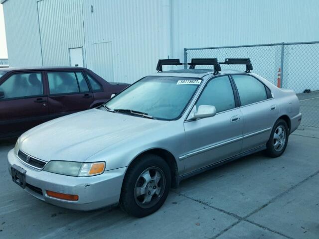 1HGCD5606VA033481 - 1997 HONDA ACCORD SE GRAY photo 2