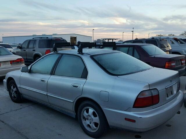 1HGCD5606VA033481 - 1997 HONDA ACCORD SE GRAY photo 3