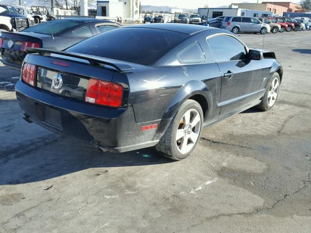 1ZVHT82H665185644 - 2006 FORD MUSTANG GT BLACK photo 4