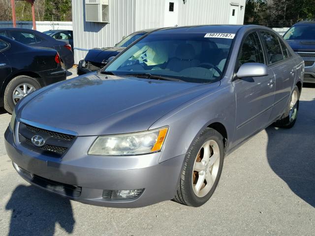 5NPEU46FX7H179612 - 2007 HYUNDAI SONATA SE SILVER photo 2