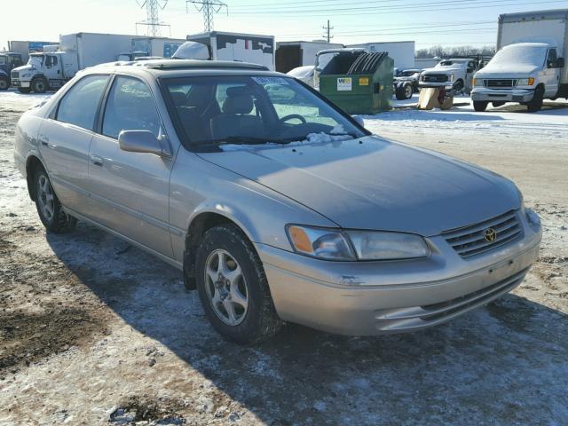 JT2BG28K9W0136621 - 1998 TOYOTA CAMRY LE SILVER photo 1