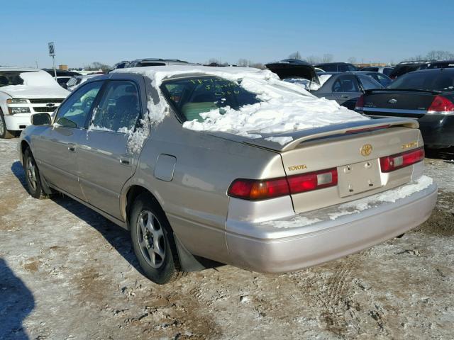 JT2BG28K9W0136621 - 1998 TOYOTA CAMRY LE SILVER photo 3