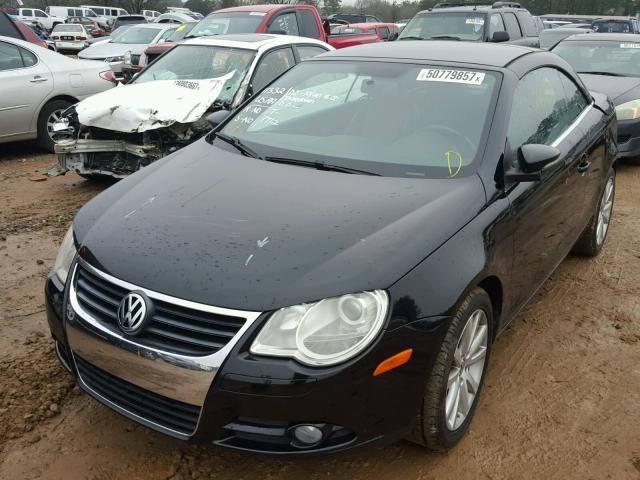 WVWBA7AH8AV013604 - 2010 VOLKSWAGEN EOS TURBO BLACK photo 2