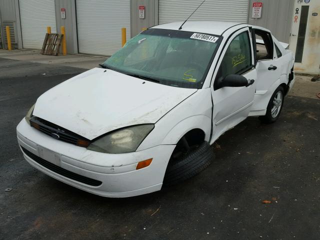 1FAFP343X3W334197 - 2003 FORD FOCUS SE C WHITE photo 2