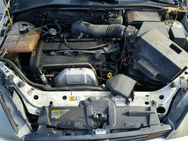 1FAFP343X3W334197 - 2003 FORD FOCUS SE C WHITE photo 7