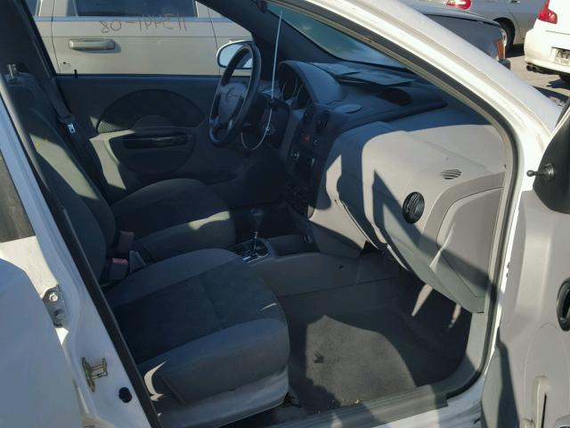 KL1TD526X5B477053 - 2005 CHEVROLET AVEO BASE 白色 照片 5