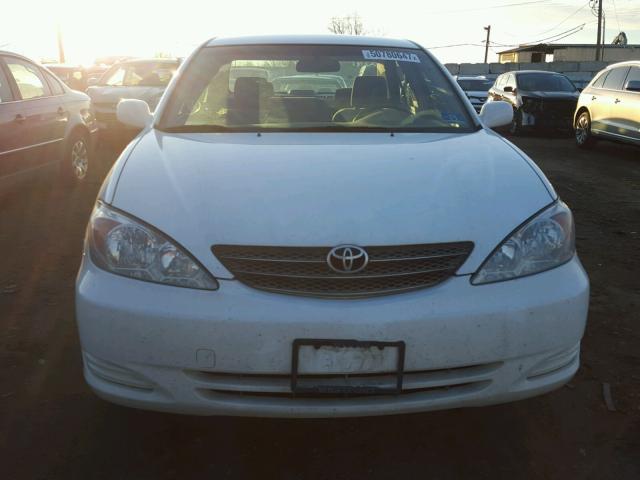 JTDBE32K120049687 - 2002 TOYOTA CAMRY LE თეთრი ფოტო 9