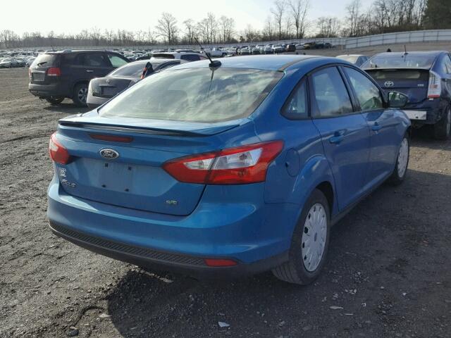 1FAHP3F26CL150230 - 2012 FORD FOCUS SE BLUE photo 4