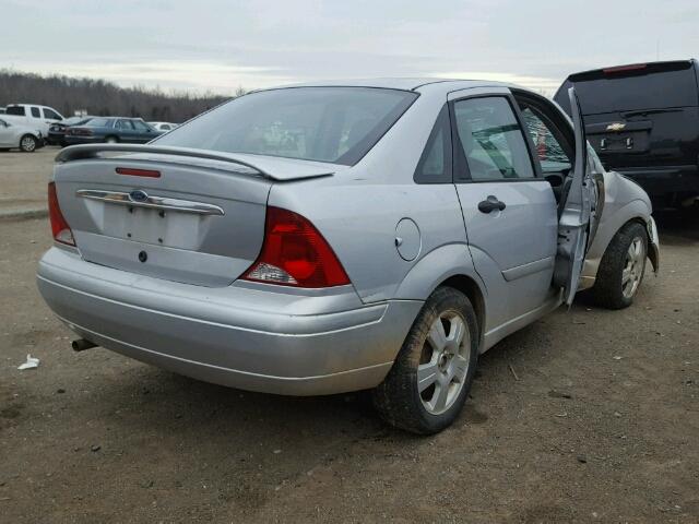 1FAFP38352W303139 - 2002 FORD FOCUS ZTS SILVER photo 4