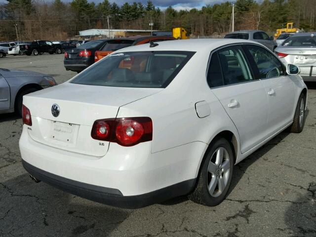 3VWRZ71KX9M035108 - 2009 VOLKSWAGEN JETTA SE WHITE photo 4