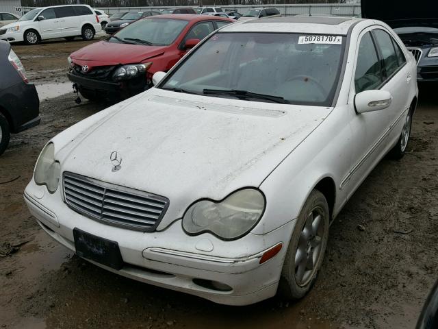 WDBRF61J11F131712 - 2001 MERCEDES-BENZ C 240 WHITE photo 2