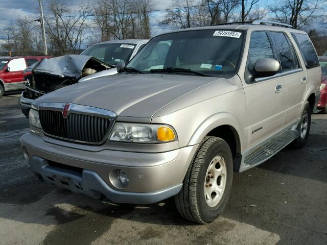 5LMFU28A3YLJ38867 - 2000 LINCOLN NAVIGATOR BEIGE photo 2